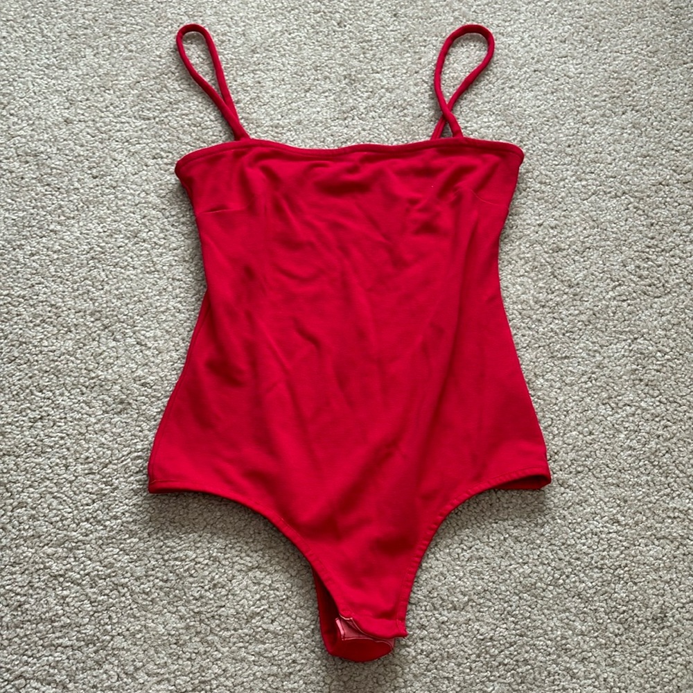 “Free people”: red bodysuit